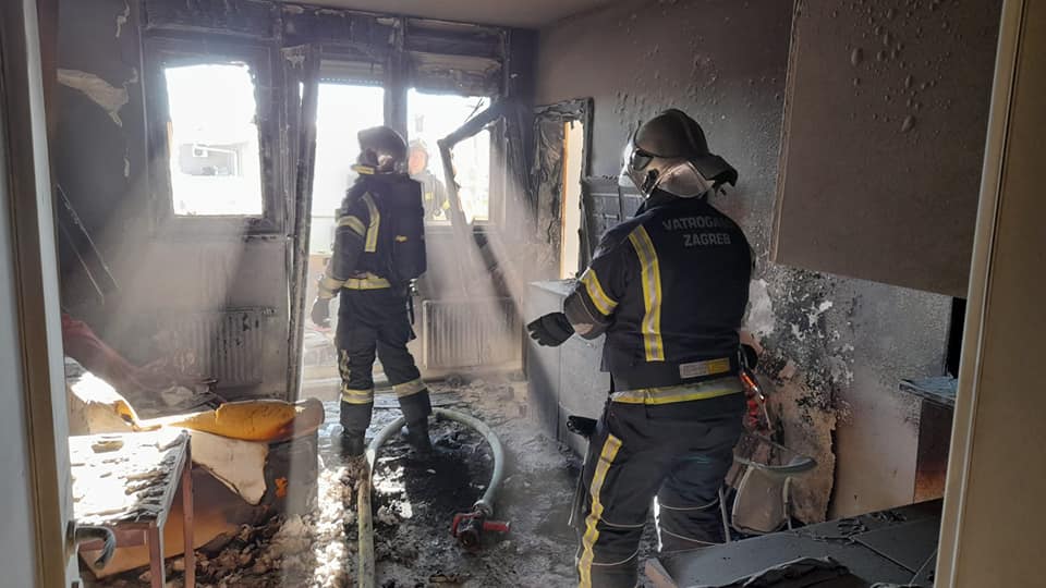 Detalji požara u Sisku: Požar izazvala zapaljena cigareta na krevetu, smrtno stradao muškarac (30).